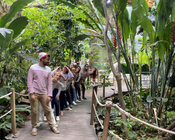 image Des organisateurs à fond